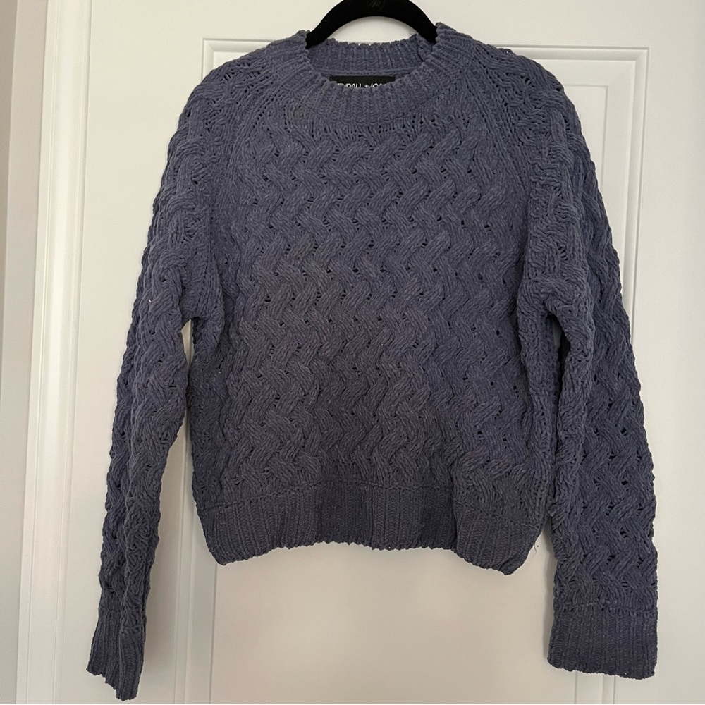 Kendall & Kylie sweater